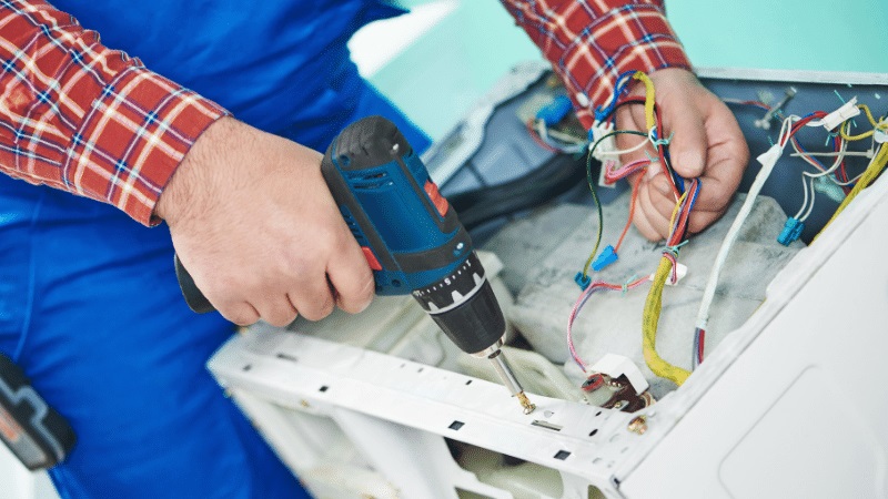 Çamlıdere Smeg Smeg çamaşır makinesi kart tamiri – Su almama arızası orijinal parça ile giderildi. - Teknik servis örneği